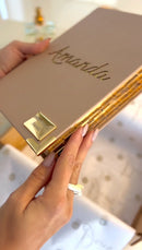 Combo Bíblia Courino Nude com Nome Vazado Dourado + Placa Média + Cartela de Índices